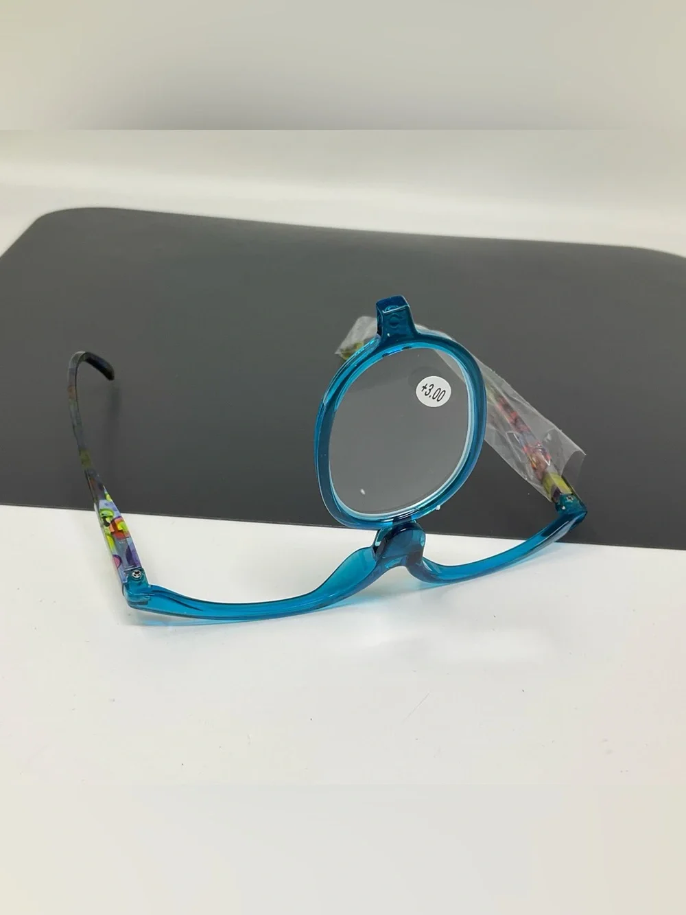Make up reading glasses +3.00